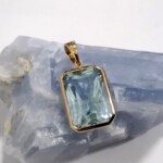 K18 Pendant with Aquamarine