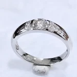 Pt900 Ring with Diamond