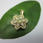 K18YG Peridot & Diamond Pendant